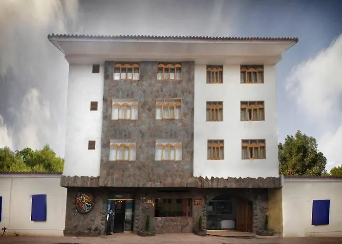 Warari Hotel 3*